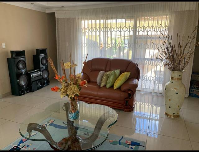 3 BEDROOM HOUSE FOR SALE IN MEYERTON PARK